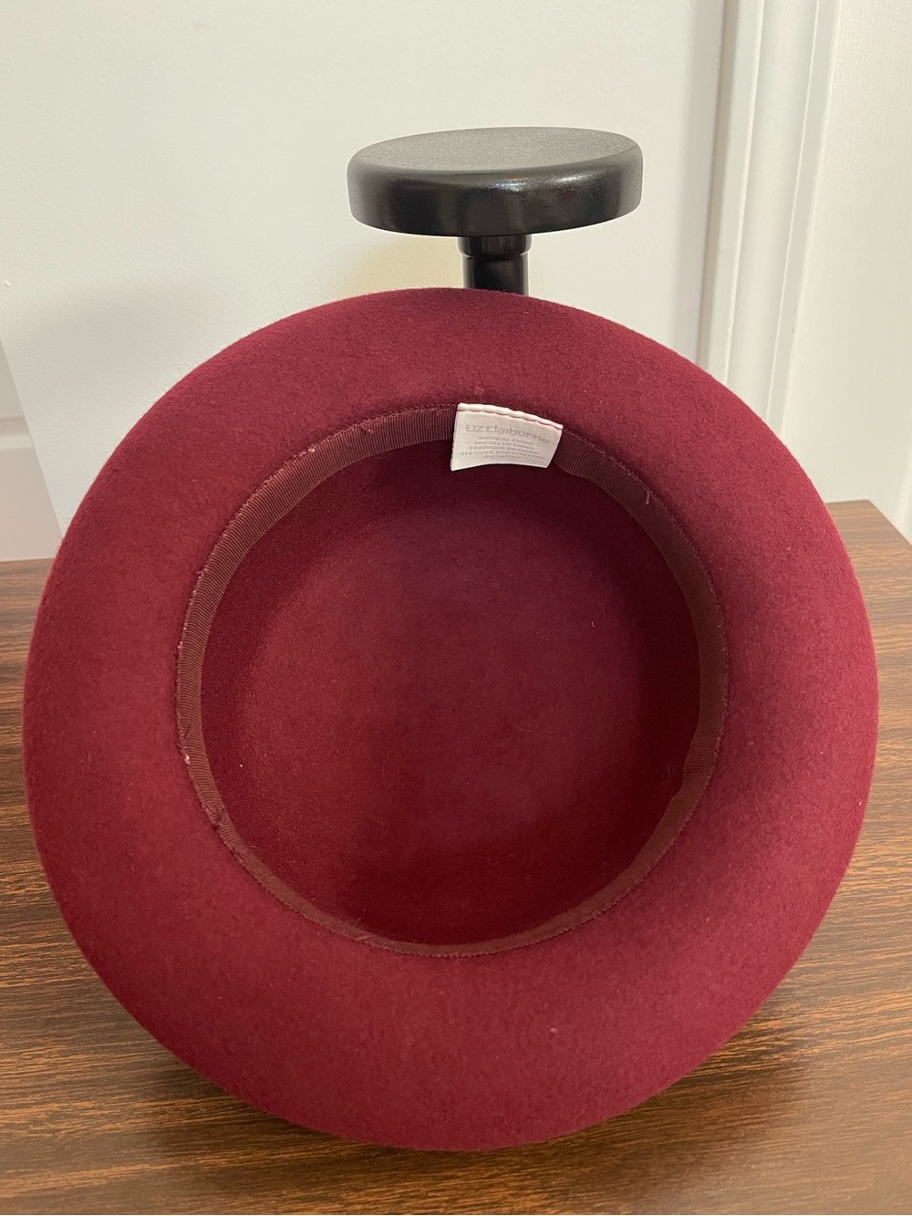 VTG Burgundy Liz Claiborne 100% Wool Cloche Hat with 3D Floral Accent & Hat Box - Picture 8 of 9